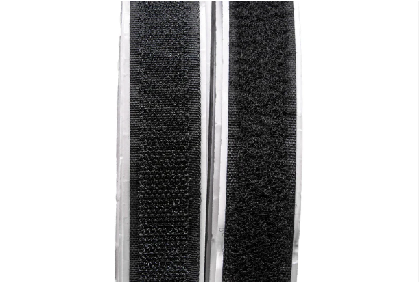 Abrojo 20mm en tira autoadhesivo negro x 10mt