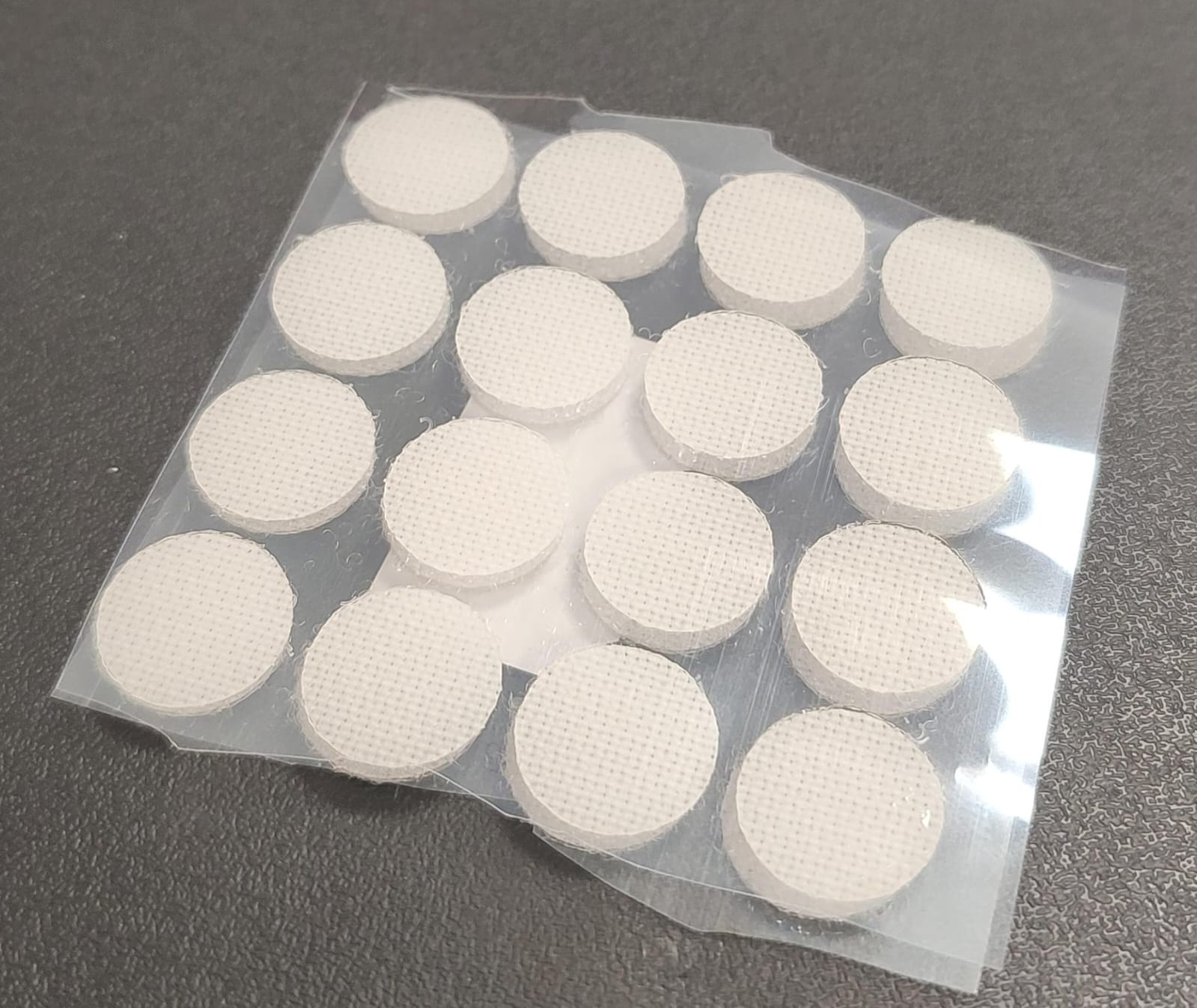 [4236] Abrojo 15mm circular autoadhesivo blanco x 12 unid